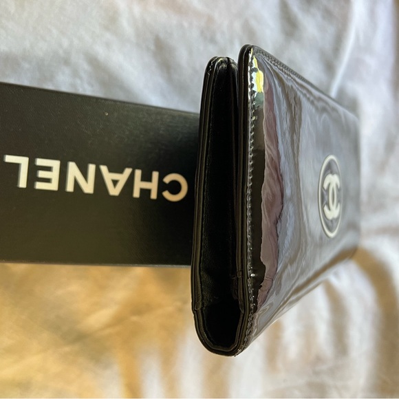 CHANEL 100% Authentic Black Patent Leather Wallet.  Like New. - Picture 8 of 13